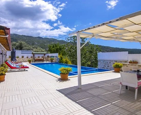 Kaş İslamlar'da Deniz ve Orman Manzaralı, Özel Havuzlu, Konforlu Villa - 1