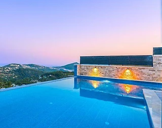 Kaş İslamlar'da Otantik Tasarımlı, Isıtmalı Özel Havuzlu, Taş Ev - 1