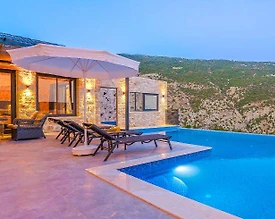 Kaş İslamlar'da Otantik Tasarımlı, Isıtmalı Özel Havuzlu, Taş Ev - 2