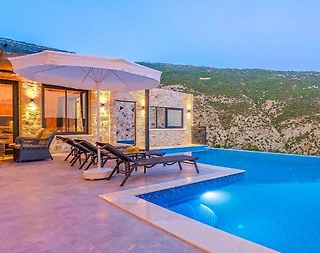 Kaş İslamlar'da Otantik Tasarımlı, Isıtmalı Özel Havuzlu, Taş Ev - 2