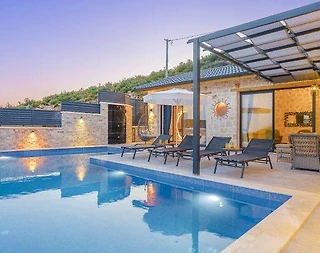 Kaş İslamlar'da Otantik Tasarımlı, Isıtmalı Özel Havuzlu, Taş Ev - 3