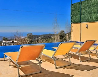 İslamlar'da Panoramik Deniz Manzaralı, Jakuzili, 10 Kişilik Villa - 3