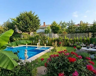 İstanbul Kumköy'de Modern Tasarımlı, Özel Havuzlu, Merkezi Villa - 1