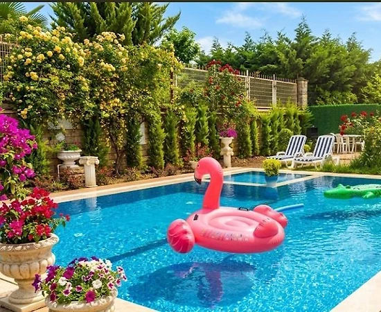 İstanbul Kumköy'de Modern Tasarımlı, Özel Havuzlu, Merkezi Villa - 1