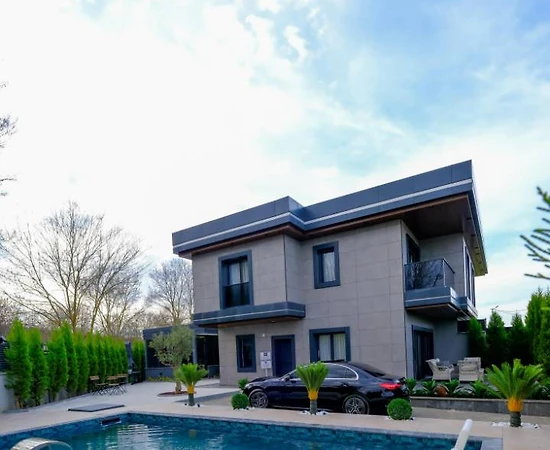 İstanbul Şile'de Merkezi Konumda, Isıtmalı Havuzlu, İkiz Villa - 1