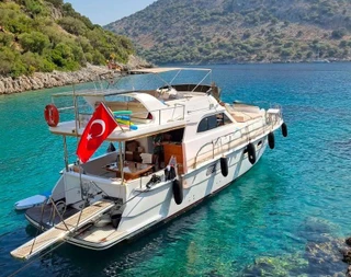 Fethiye Göcek'te Masmavi Sularda, Lüks Tasarımlı, Konforlu Motoryat - 1