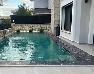İzmir Çeşme'de Denize Yakın Konumda, Modern Tasarımlı, Kiralık Villa - 1