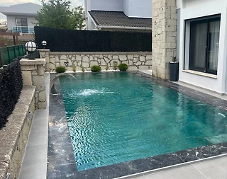 İzmir Çeşme'de Denize Yakın Konumda, Modern Tasarımlı, Kiralık Villa - 3