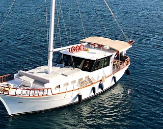 İzmir Çeşme'de Eşsiz Mavilikler İçerisinde, 3 Kabinli, Şık Gulet - 1