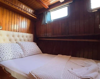 İzmir Çeşme'de Eşsiz Mavilikler İçerisinde, 3 Kabinli, Şık Gulet - 4