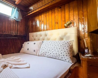 İzmir Çeşme'de Eşsiz Mavilikler İçerisinde, 3 Kabinli, Şık Gulet - 5