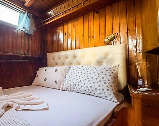 İzmir Çeşme'de Eşsiz Mavilikler İçerisinde, 3 Kabinli, Şık Gulet - 5