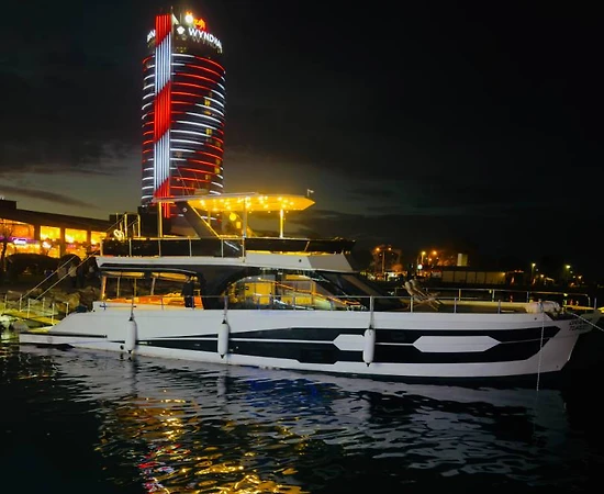 İzmir Çeşme'de Eşsiz Sularda, 19 Metrelik, Tur Motoryatı - 1
