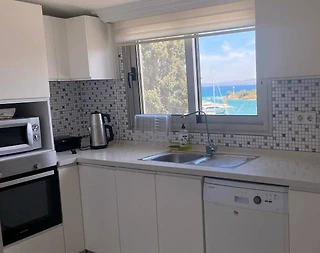 İzmir Çeşme'de Çekirdek Ailelere Uygun, Manzaralı Konforlu Tatil Evi - 4