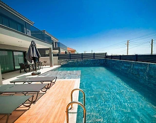 İzmir Çeşme'de Geniş Ailelere Uygun, Özel Tuz Havuzlu, Ferah Villa - 2