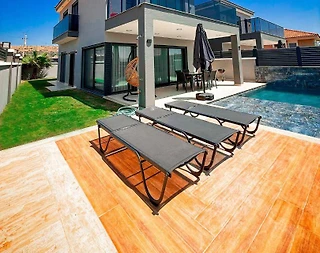 İzmir Çeşme'de Geniş Ailelere Uygun, Özel Tuz Havuzlu, Ferah Villa - 1