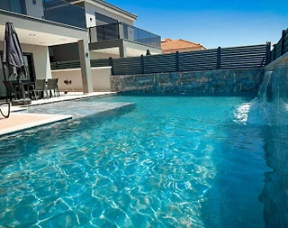 İzmir Çeşme'de Geniş Ailelere Uygun, Özel Tuz Havuzlu, Ferah Villa - 3