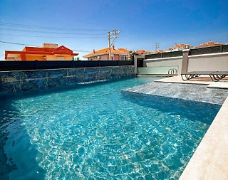 İzmir Çeşme'de Geniş Ailelere Uygun, Özel Tuz Havuzlu, Ferah Villa - 4