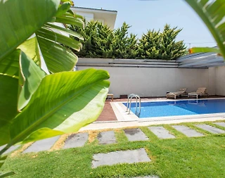 İzmir Çeşme'de Merkezi Konumda, Isıtmalı Havuzlu, Lüks Villa - 4