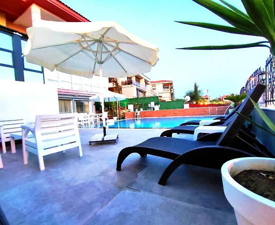 İzmir Çeşme'de Plajlara Yakın Mesafede, Özel Havuzlu, Tatil Villası - 1