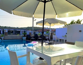 İzmir Çeşme'de Plajlara Yakın Mesafede, Özel Havuzlu, Tatil Villası - 2