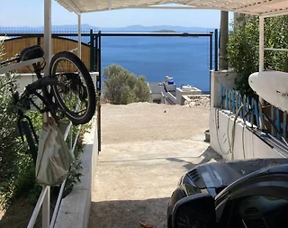 Dikili Çandarlı'da Geniş Ailelere Uygun, Deniz Manzaralı, Kiralık Ev - 2