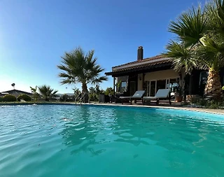 İzmir Foça'da Göz Alıcı Doğada, Özel Havuzlu, 4+1 Bahçeli Villa - 3