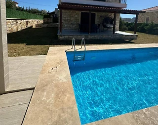 İzmir Foça'da Sakin Konumda, Özel Havuzlu, Geniş Bahçeli Villa - 3