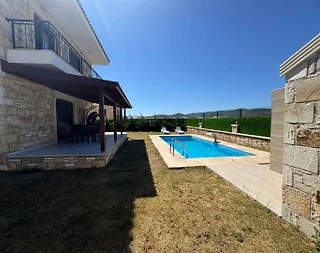 İzmir Foça'da Sakin Konumda, Özel Havuzlu, Geniş Bahçeli Villa - 4