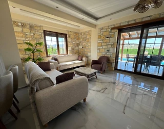 İzmir Foça'da Sakin Konumda, Özel Havuzlu, Geniş Bahçeli Villa - 5