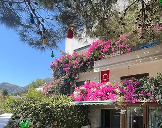 İzmir Karaburun'da Elverişli Konumda, Konforlu, Kiralık Bahçe Katı - 1