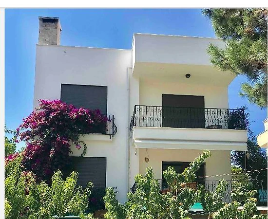İzmir Karaburun'da Geniş Bahçeli, Çekirdek Ailelere Uygun, Kiralık Daire - 1