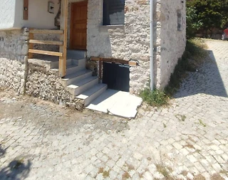 İzmir Karaburun'da Merkeze Yakın Konumda, Tarihi Yapıda, 2+1 Taş Ev - 2