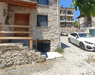 İzmir Karaburun'da Merkeze Yakın Konumda, Tarihi Yapıda, 2+1 Taş Ev - 5