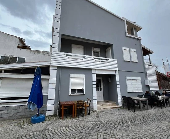 İzmir Urla'da Denize Yakın, Bahçeli, 8 Kişilik Villa - 1