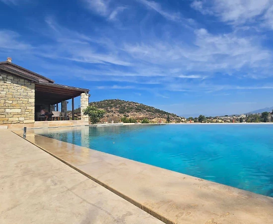 İzmir Urla'da Sakin Konumda, Özel Havuzlu, Lüks Villa - 1