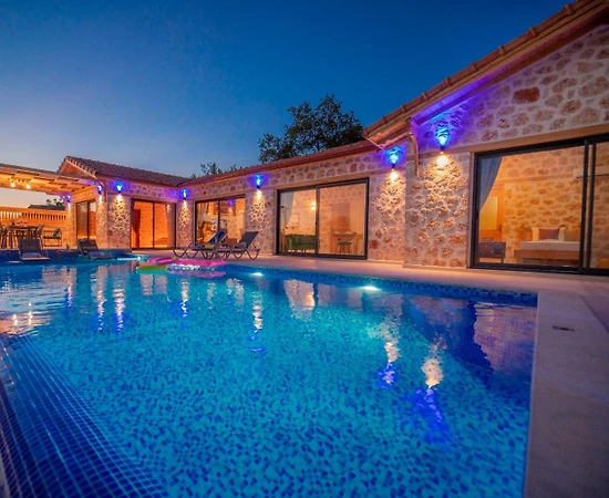 Kaş Üzümlü'de Doğa İçerisinde, Özel Havuzlu, Jakuzili, Lüks Villa - 1