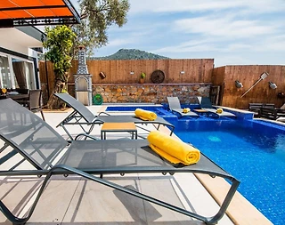 Kalkan Ulugöl'de Merkeze Yakın Konumda, Özel Havuzlu, Konforlu Villa  - 3