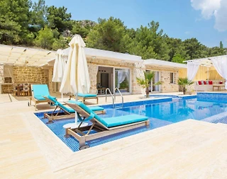 Kaş İslamlar'da Çekirdek Ailelere Uygun, Özel Havuzlu, Modern Villa - 1