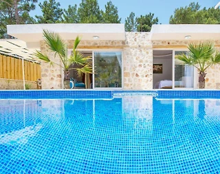 Kaş İslamlar'da Çekirdek Ailelere Uygun, Özel Havuzlu, Modern Villa - 2