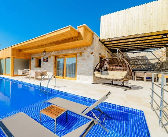 Kaş Bezirgan'da Çocuk Oyun Alanlı, Özel Havuzlu, Bahçeli Villa - 1