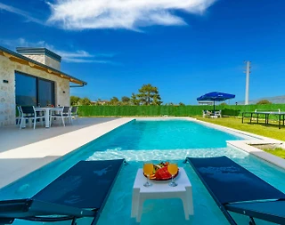 Kaş Uğrar'da Geniş Bahçe İçerisinde, Özel Havuzlu, Otantik Villa - 3