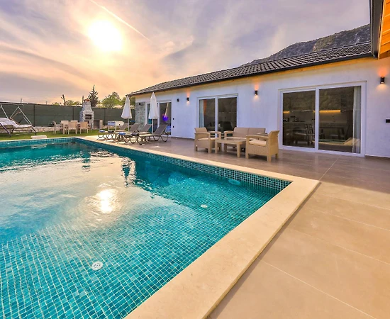 Kaş Sarıbelen'de Şehirden Uzakta, Özel Havuzlu, Kiralık Villa - 1