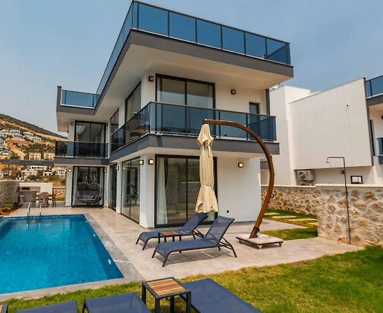 Kaş Kalkan'da Sakin Konumda, Özel Havuzlu, Modern Villa - 1