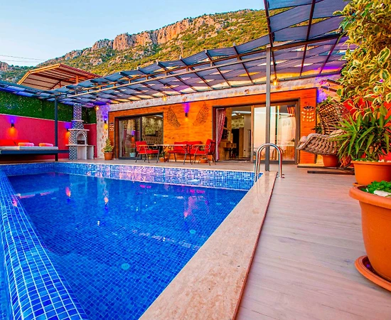 Kaş Bezirgan'da Balayı Çiftlerine Uygun, Özel Havuzlu, Lüks Villa - 1