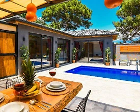 Kaş Gelemiş'te Sakin Konumda, Özel Havuzlu, Jakuzili Balayı Villası - 3