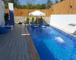 Kaş Yeşilköy'de Yeşillikler İçerisinde, Özel Havuzlu, Balayı Villası - 2