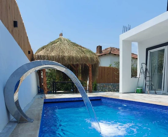 Kaş Yeşilköy'de Yeşillikler İçerisinde, Özel Havuzlu, Balayı Villası - 1