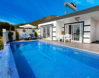 Kaş Üzümlü'de Şehirden Uzakta, Özel Havuzlu, Balayı Villası - 1