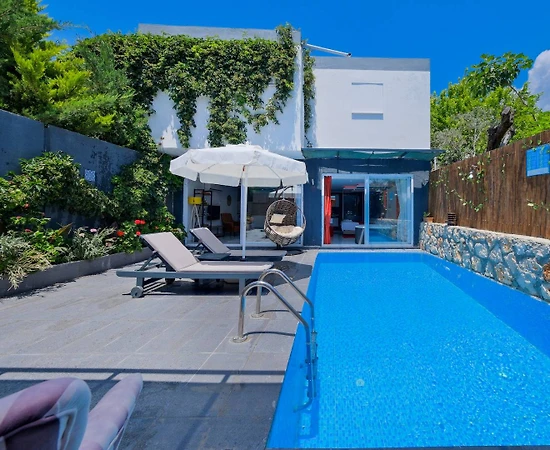 Kaş Üzümlü'de Balayı Çiftlerine Uygun, Özel Havuzlu, Jakuzili Villa - 1